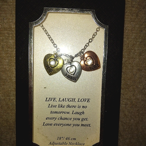 ☆Gift Idea☆NWT 18" "LIVE" "LAUGH" "LOVE" 3 Hearts Charm Boxed Necklace☆ - Picture 3 of 6